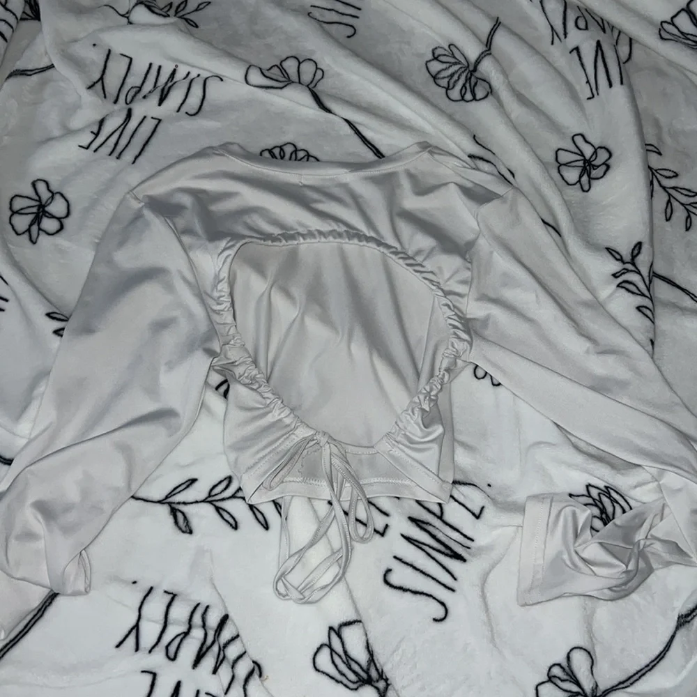 Backless Top 🤍 - Picture 2 of 2